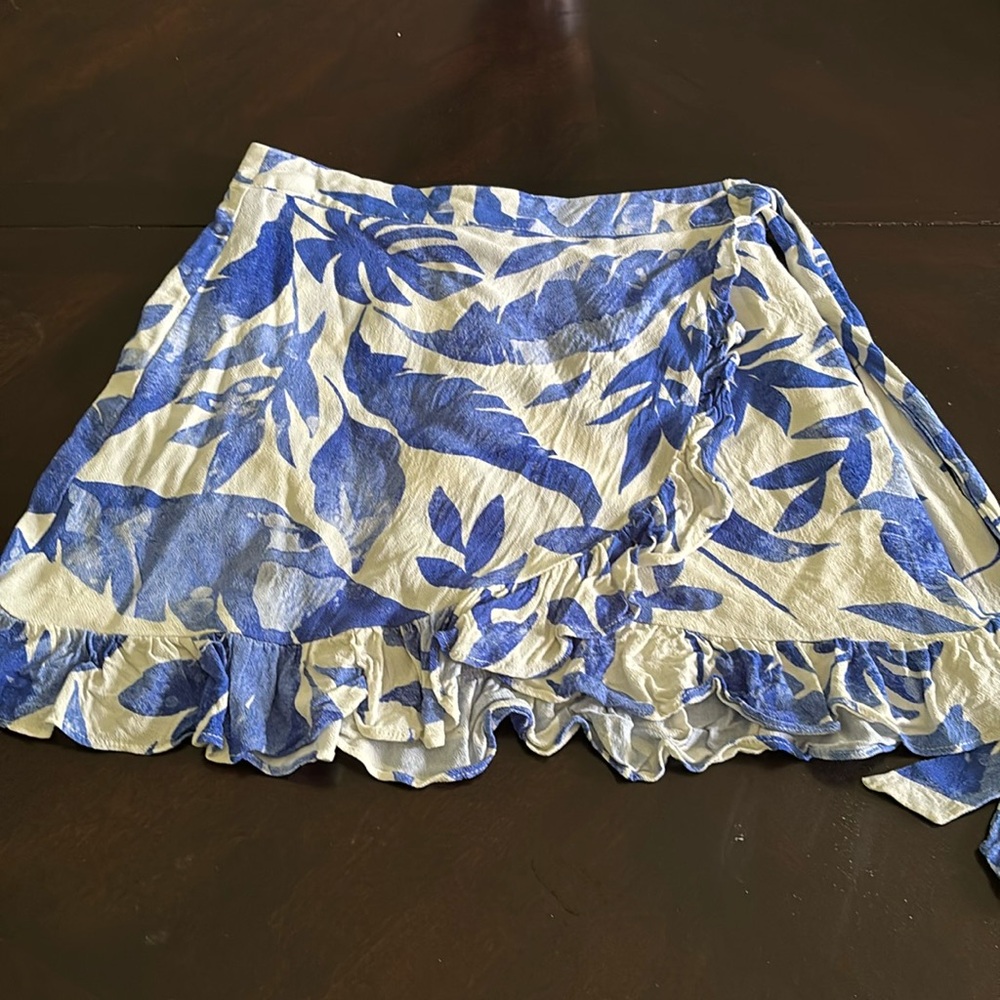 Blue Lulus Skirt! 💙🤍